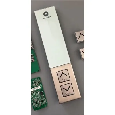 Panel obsługi windy ze szklanym materiałem
